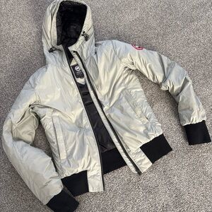 Canada Goose Womens Hooded Puffer Jacket